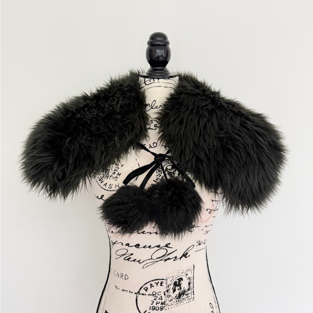 UGG Sheepskin Fur Shoulder Wrap Fluffy Pom Poms Ties Black One size MobWife core - Picture 10 of 10